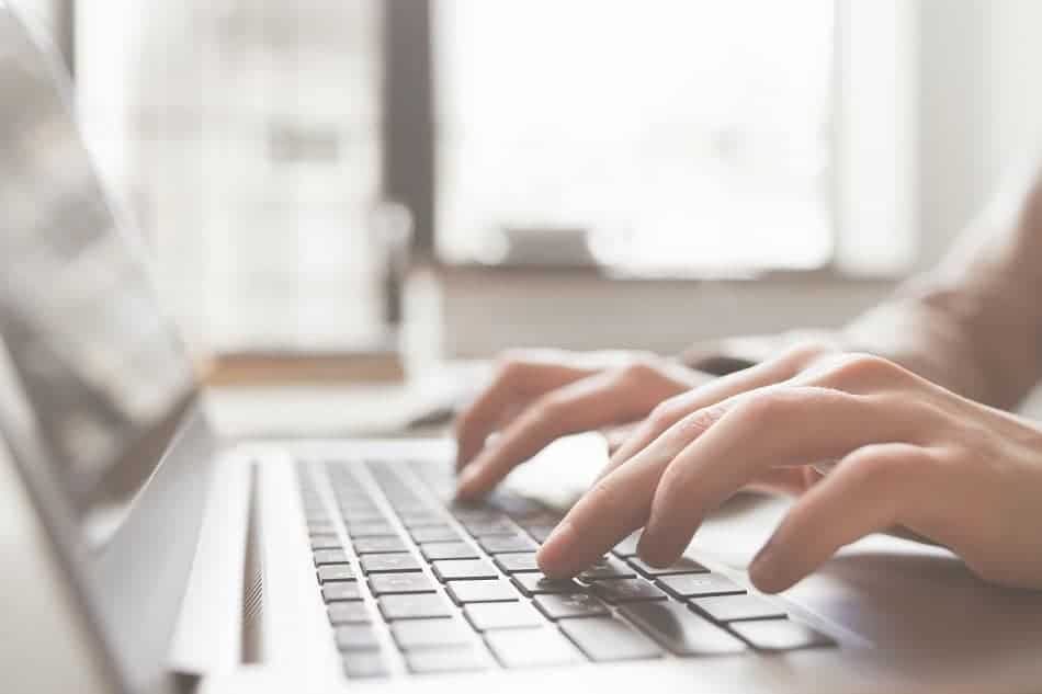 computer_hands_close_up